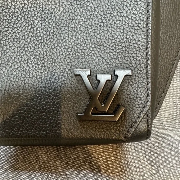 Louis Vuitton Black Cross Body Bag for Men Areo Sling